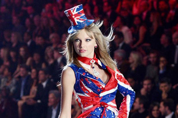 Hát mở màn và kết thúc trong show diễn thường niên của Victoria’s Secret 2013. Ảnh: Internet