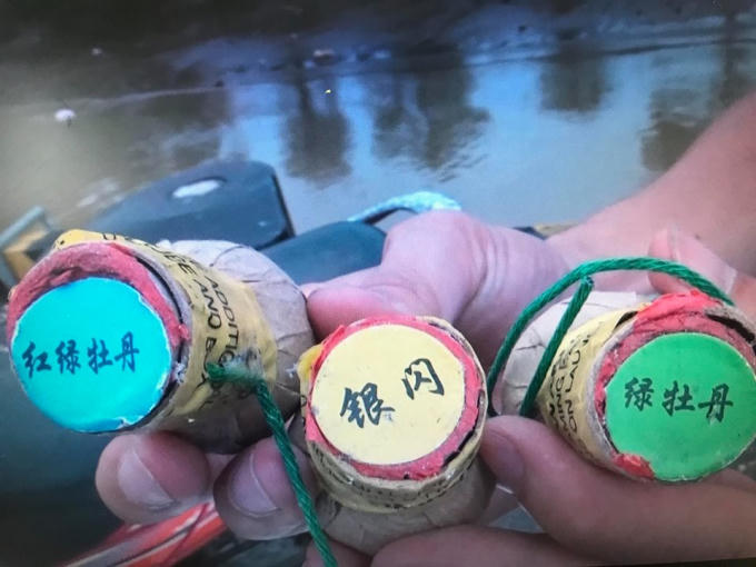 Pháo nổ, dạng pháo trứng, nhãn hiệu của Trung Quốc.