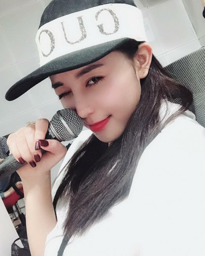 Những phần thi của cô đăng tải trên You Tube luôn có được lượt xem cao chứng tỏ tình cảm khán giả dành cho cô gái này. Ảnh: FBNV