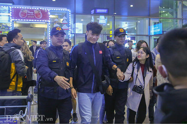 u23 viet nam ve que an tet trong vong tay chao don cua nguoi ham mo hinh anh 4