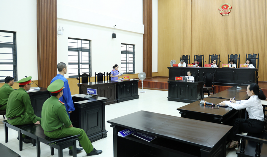 Quang cảnh phiên toà