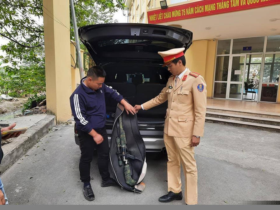 Khẩu súng tang vật của vụ việc.