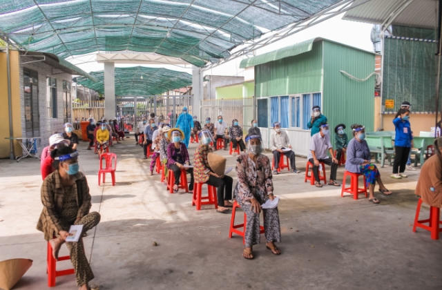 Bình Dương: Áp dụng giải pháp mạnh “đông cứng, khóa chặt”, thêm một khu điều trị Covid-19 đi vào hoạt động