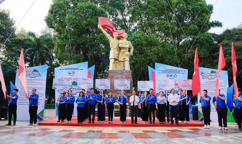 Ra mắt 7 đội hình thanh niên tình nguyện đảm nhiệm các mảng công tác chuyên sâu.