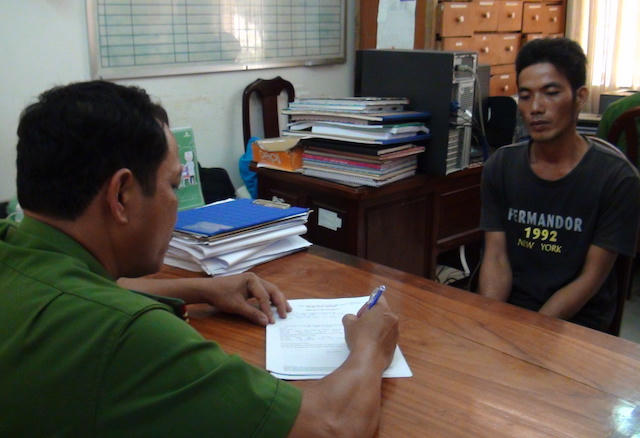 Nghi phạm tại cơ quan điều tra. 