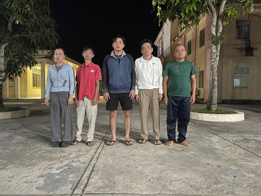 Các đối tượng Quách Thị Kim Như, Nguyễn Xuân Hải, Nguyễn Hoàng Đạt, Nguyễn Đăng Khoa (cầm đầu), Thái Hồng Tây (từ trái sang phải)