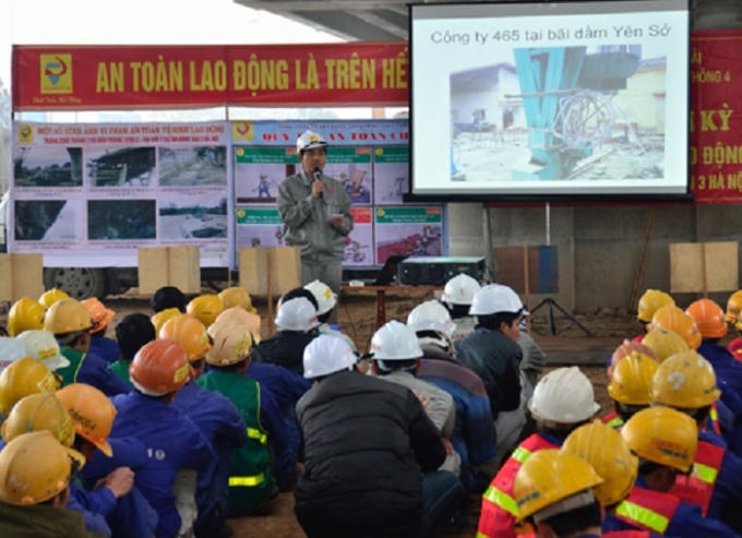 Chính phủ quy định hỗ trợ huấn luyện người lao động làm công việc có yêu cầu nghiêm ngặt về an toàn, vệ sinh lao động.