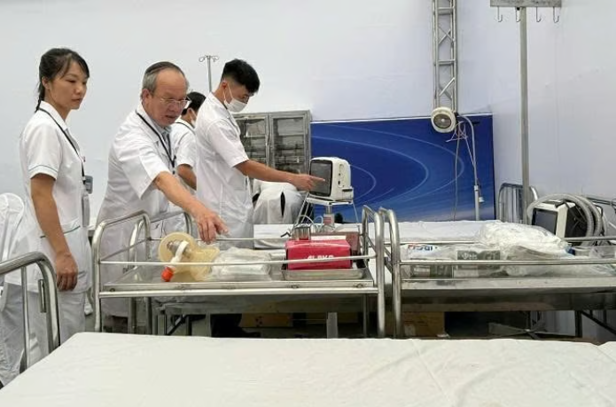 Chủ động phòng bệnh, khám, chữa bệnh, tổ chức tốt việc thu dung điều trị bệnh nhân.