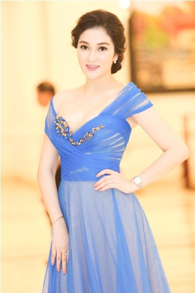 Hình ảnh Hoa hậu Nguyễn Thị Huyền mới nhất.