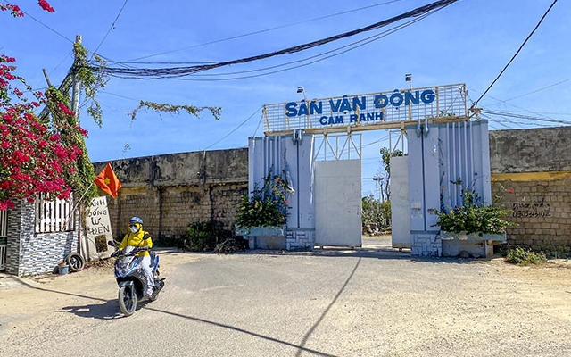 Sân vận động Cam Ranh: Lùm xùm chuyện xã hội hóa