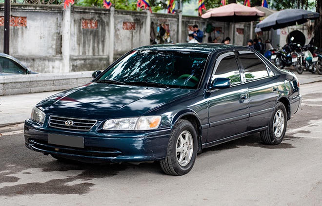 Camry - mẫu xe dành cho các lãnh đạo được bán thanh lý siêu rẻ sau thời gian dài phục vụ (Ảnh minh họa).