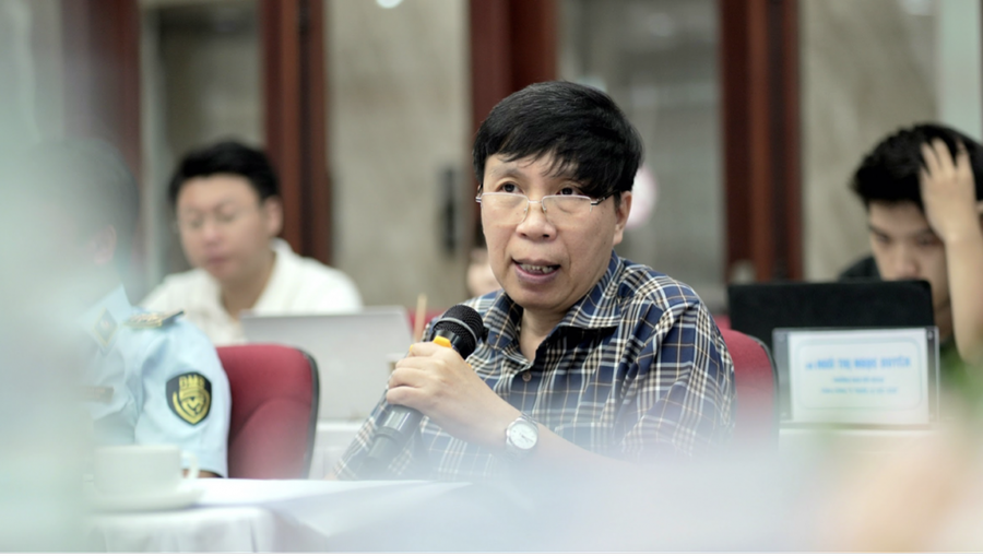 Ông Nguyễn Hồng Ngọc, Phó Vụ trưởng Vụ Xã hội, Văn phòng Quốc hội tại một Hội thảo đánh giá về tác hại của thuốc lá điện tử,