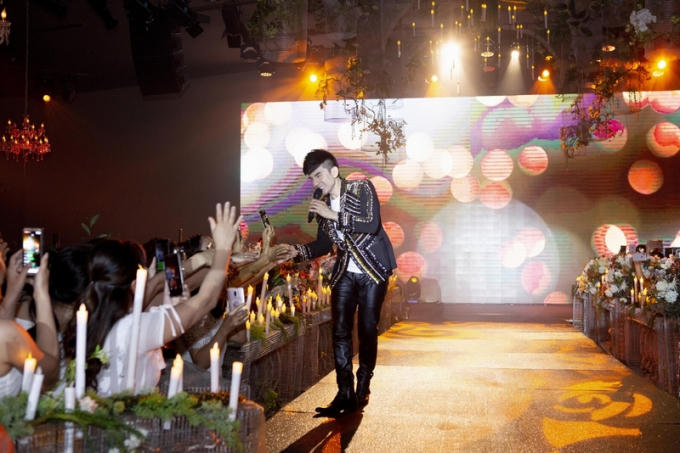 07. Dan Truong ha tren san khau (10)