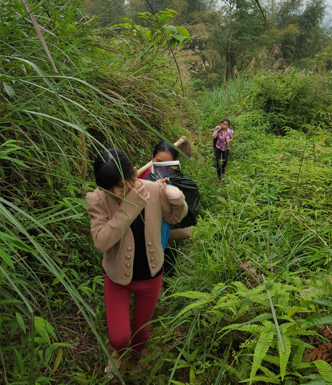 Ngày 3/3 âm lịch hàng năm, người Tày tại Lạng Sơn rộn ràng đón Tết thanh minh, mọi gia đình sắm sửa làm cỗ xôi, thịt gà, mua bánh trái đi tảo mộ.