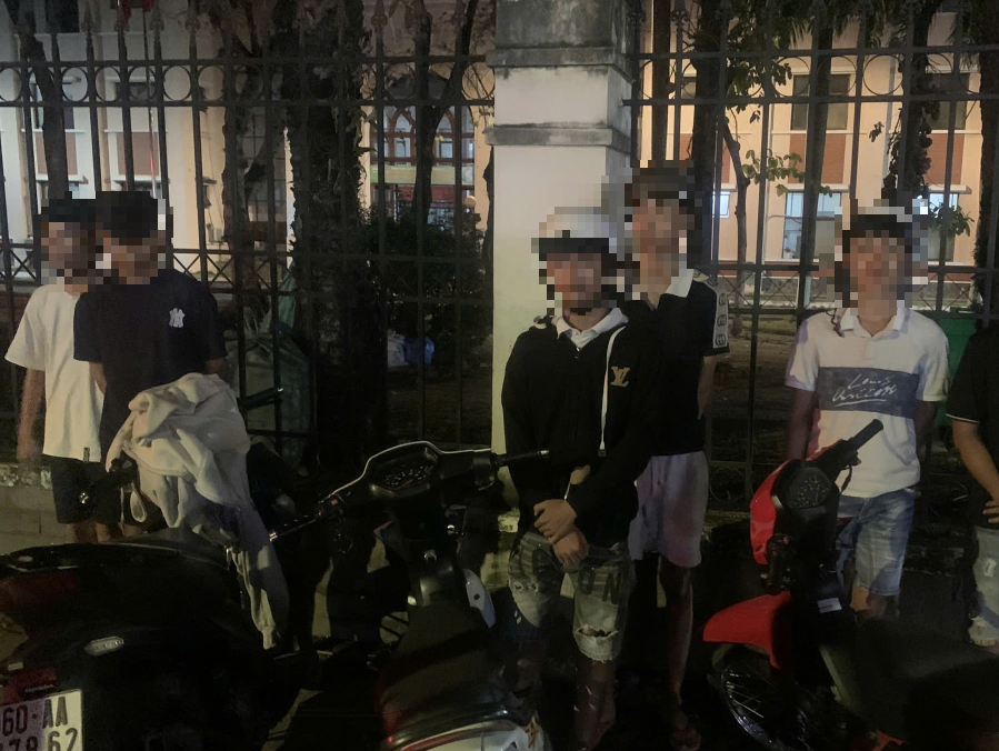 Nhiều thanh thiếu niên vi phạm trật tự an toàn giao thông.
