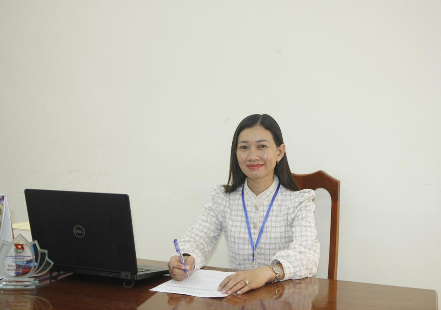 Cô Hữu Kim Ly - giảng viên Khoa Nhà nước và Pháp luật, Trường Chính trị tỉnh Cà Mau.