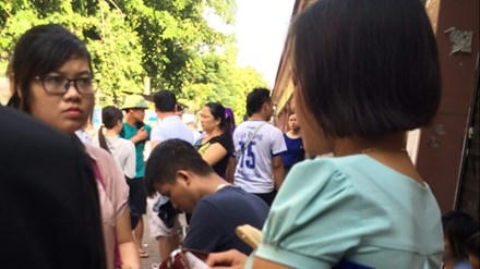 “Cò” Thanh thu tiền của người bệnh.