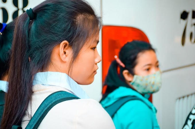 Trong mỗi gương mặt những sinh viên vẫn nặng trĩu nỗi niễm trước giờ về quê