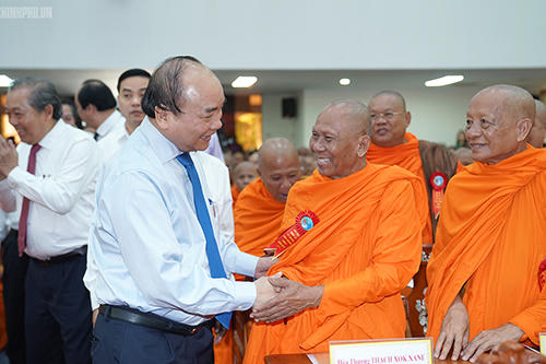 Thủ tướng dự, chung vui Tết cổ truyền với bà con Khmer Nam bộ.