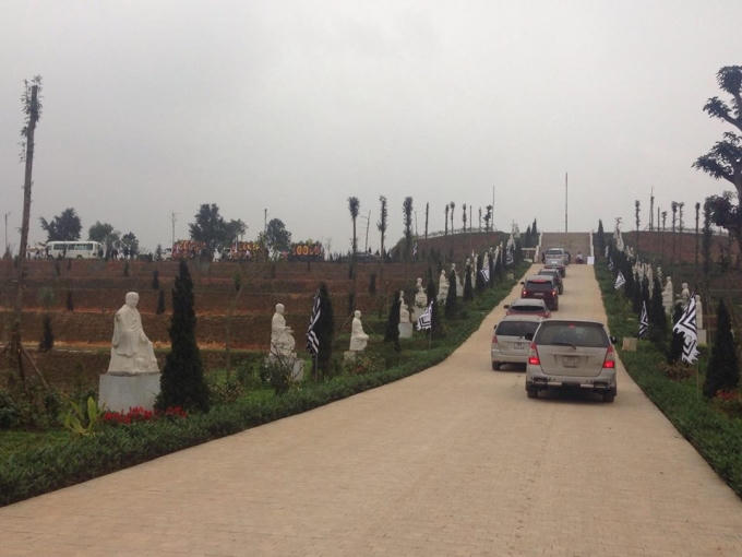 Đoàn xe đưa tang đã đến đồi đại an, nơi đặt linh cữu nhạc sĩ.