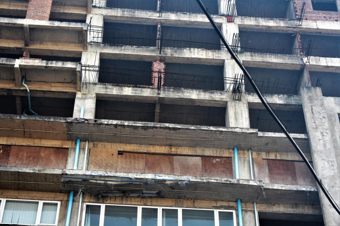 Một số thanh thép này đã có dấu hiệu bị rỉ sét, mài mòn và không đảm bảo an toàn nếu xây dựng tiếp.