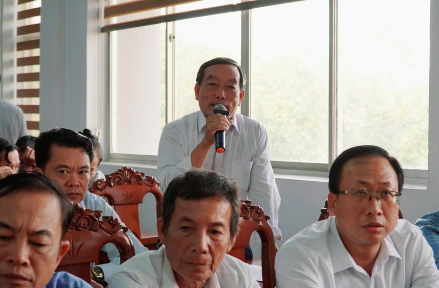 Cử tri Lê Văn Sơn đề nghị đẩy mạnh xử lý hàng giả với Đoàn Đại biểu Quốc hội tỉnh An Giang (Ảnh: Văn Sĩ)
