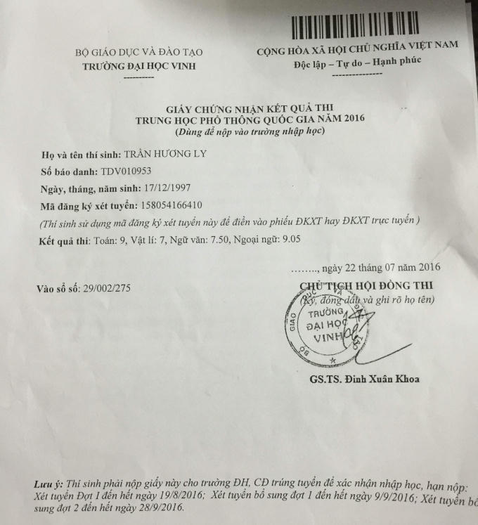 Nỗ lực suốt 12 năm học Hương Ly đ&atilde; kh&ocirc;ng phụ sự mong đợi của gia đ&igrave;nh khi gi&agrave;nh kết quả cao trong kỳ thi THPT quốc gia vừa qua.