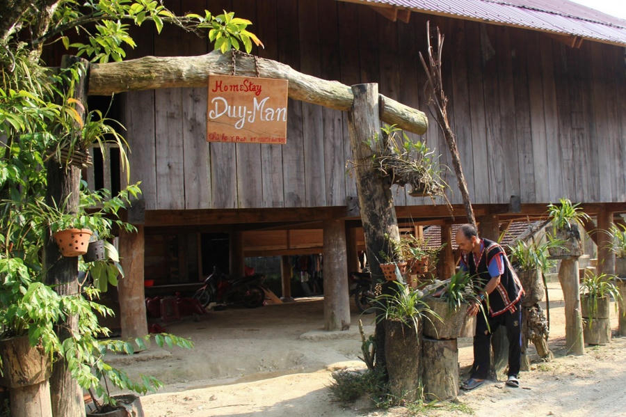 Người dân Vi Rơ Ngheo giờ đây đã biết làm homestay đón du khách.