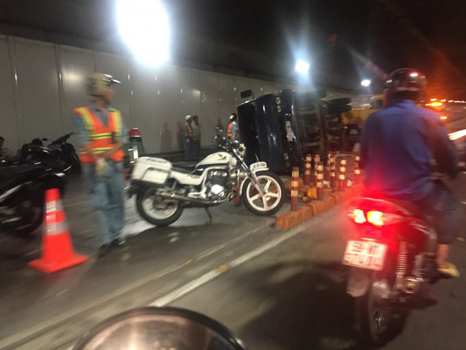 Hiện trường vụ lật xe.