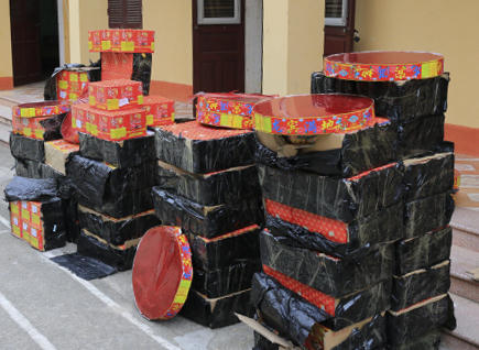 Pháo lậu đang ồ ạt vượt biên, đổ bộ về nhiều tỉnh miền Trung.