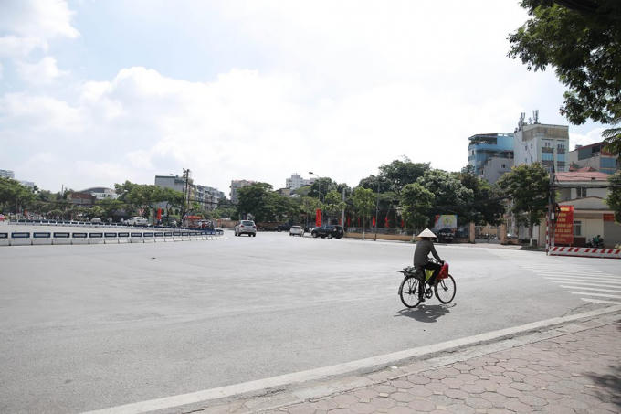 Ngày Nghỉ lễ đường phố vắng vẻ khác lạ so với những ngày bình thường.