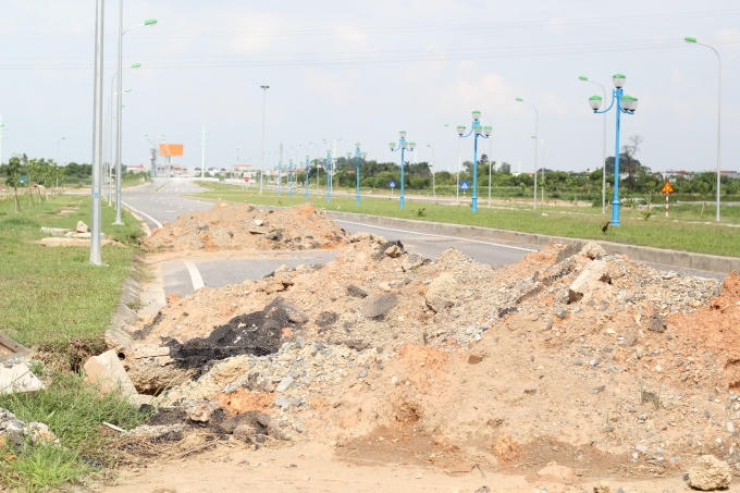 Còn ngổn ngang, bừa bộn...