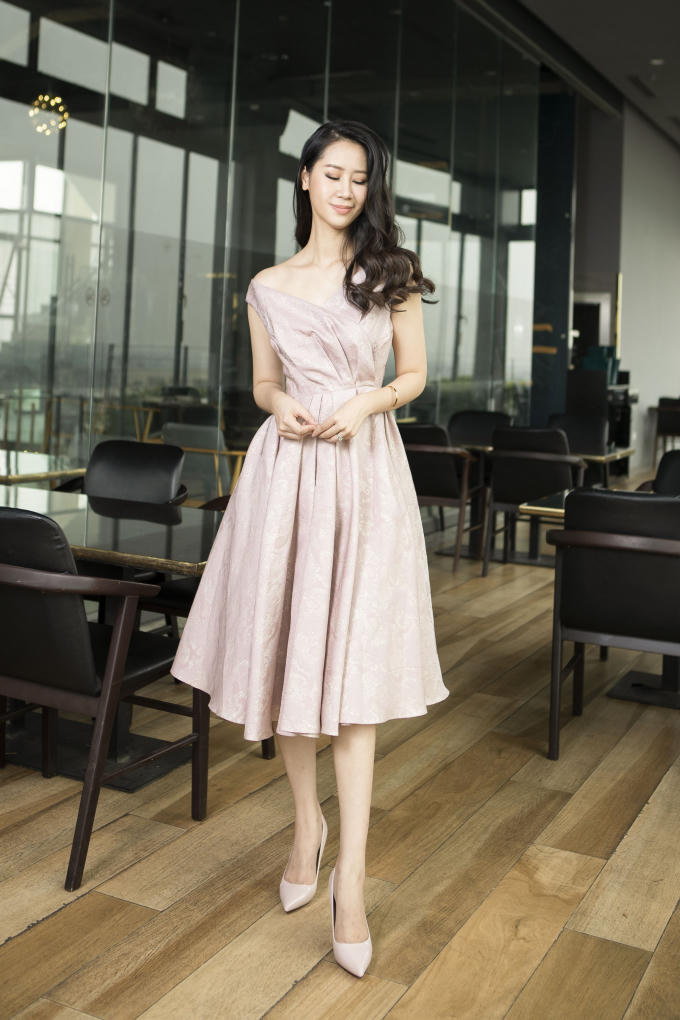 Dương Thùy Linh đón nắng hè rạng rỡ