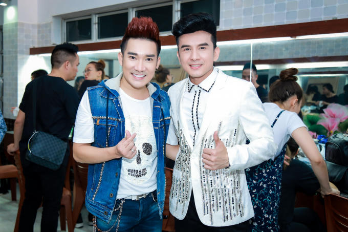 Cả 2 ca sĩ cùng đối đầu ở MV Top Hits.