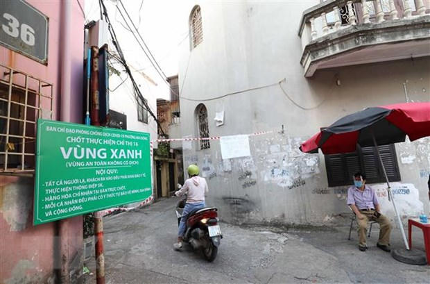 Hầu hết người dân đều đồng lòng, vui vẻ, tự nguyện thực hiện các nội quy nhằm bảo vệ vùng xanh của khu dân cư mình sinh sống. (Ảnh: Thanh Tùng/TTXVN)