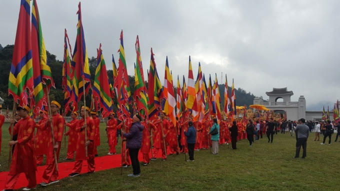 Các chương trình nghệ thuật có sự tham gia của hơn 1000 nghệ sĩ, diễn viên nghệ thuật quần chúng TP Uông Bí.