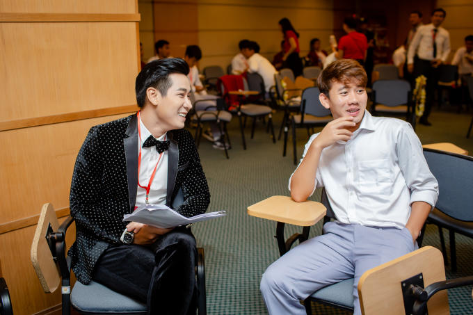 Nguyên Khang: Thầy Seo thân thiện, Tiến Dũng thông minh, Văn Toàn lém lỉnh