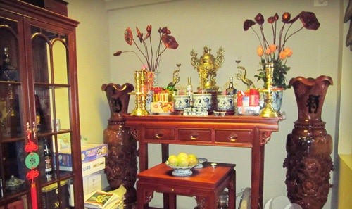 Bàn thờ tổ tiên trong một gia đình người Việt