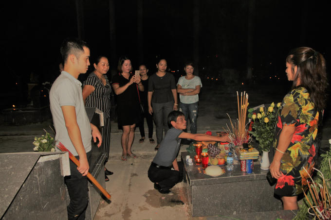 Hơn 3000 ngọn nến tri &acirc;n được thắp tại nghĩa trang liệt sĩ H&agrave; Nội