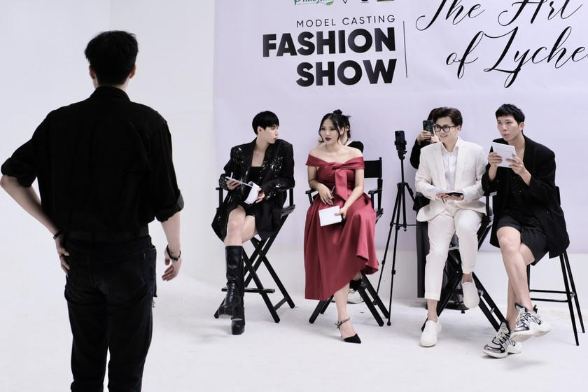 Buổi tuyển chọn mẫu trước khi diễn ra show trình diễn thời trang mang tên