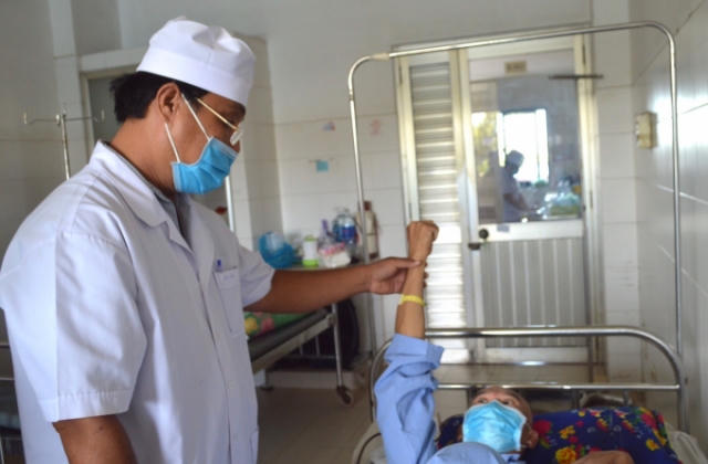 Bệnh nhân bị thanh sắt đâm xuyên sọ được cứu sống thần kỳ tại Cần Thơ