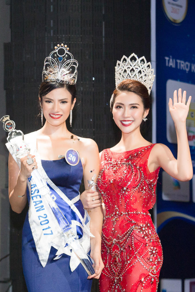Hoa hậu Tường Linh diện váy đỏ rực tại chung kết Hoa hậu Hữu Nghị ASEAN 2017