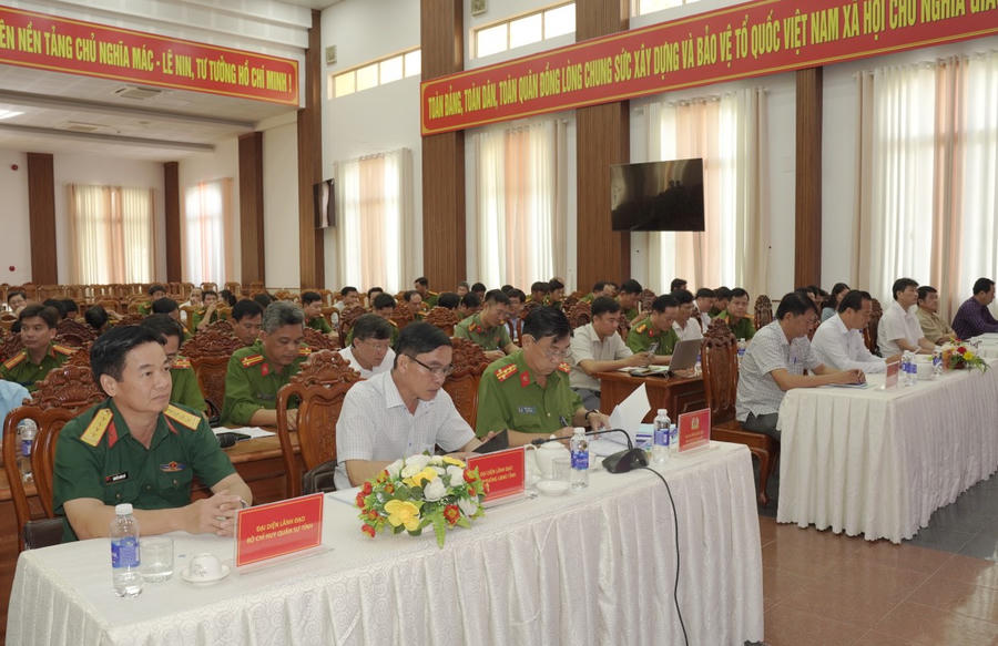 Đại biểu tham dự Hội nghị.