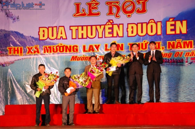Vòng chung kết của Đua thuyền đuôi én đã mang lại không khí vô cùng sôi động và hào hứng cho người xem.
