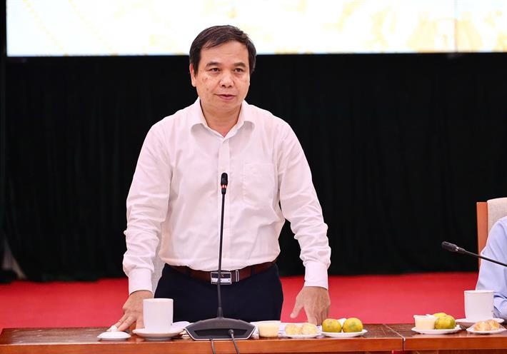 Vụ trưởng Hoàng Đức Minh thông tin tại hội thảo.