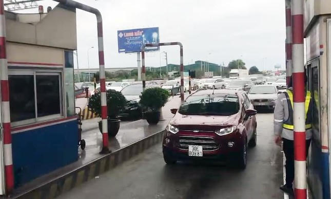 Trạm thu phí cao tốc Pháp Vân - Cầu Giẽ xả trạm ngày mùng 2 Tết.