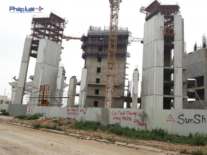 Tòa tháp phụ mới xây trụ tháp.