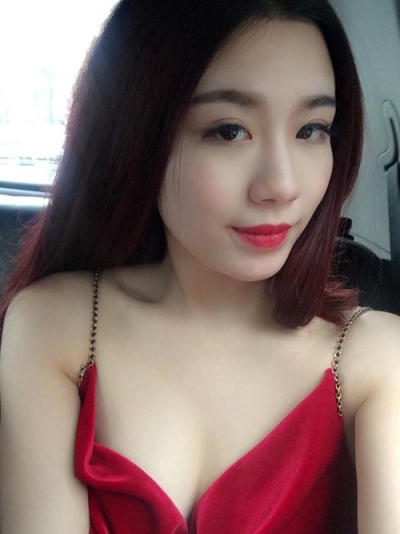 Hotgirl Linh Miu nổi tiếng với việc khoe hàng và khoe của trên mạng xã hội. Ảnh: internet.