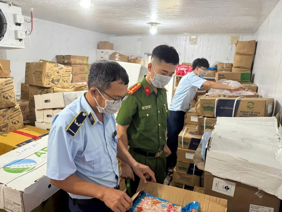 Kiểm tra kho đông lạnh của Công ty TNHH XNK Thịnh Phát Food