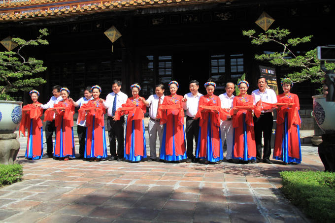 Khai mạc triển lãm "Rồng - Phượng trên bảo vật triều Nguyễn.